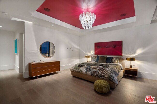 Building Photo - 8420 W Sunset Blvd