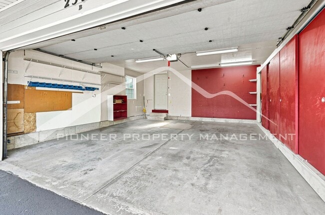 Building Photo - 2598 S Vaughn Way