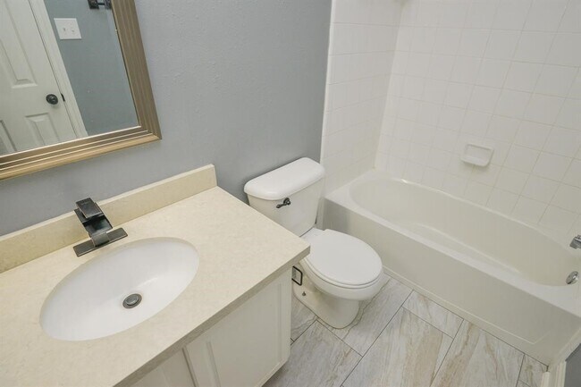 Building Photo - 8755 Thistlemoor Ln