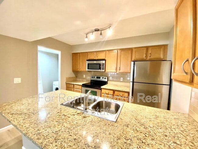 Building Photo - 200 E Southern Ave