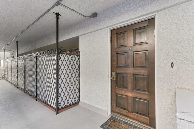 Building Photo - 4950 Louise Ave