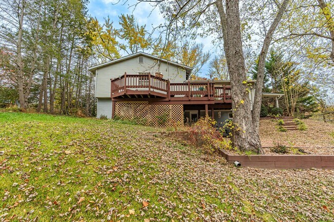 Building Photo - Charming 4 Bed SFH in Alexandria!