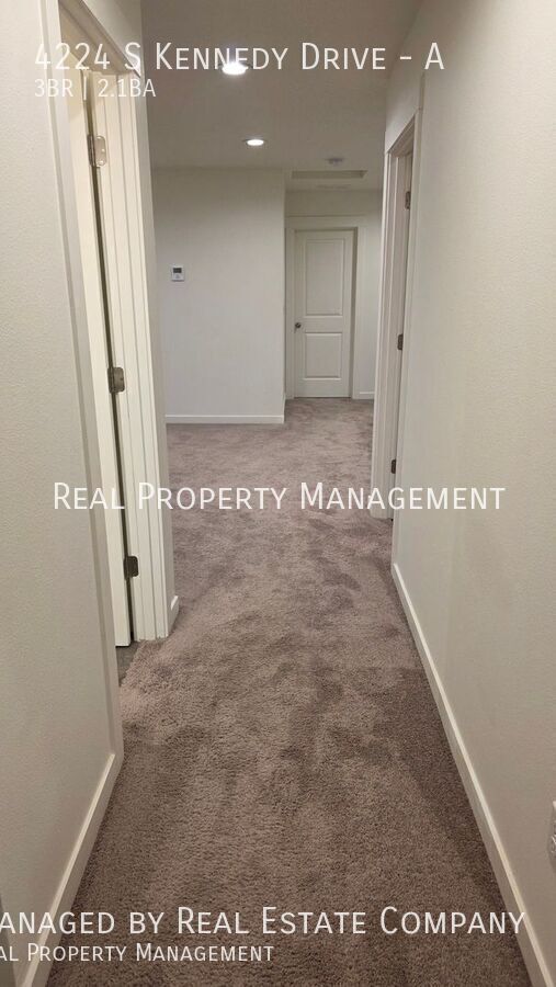 Building Photo - 4224 S Kennedy Dr