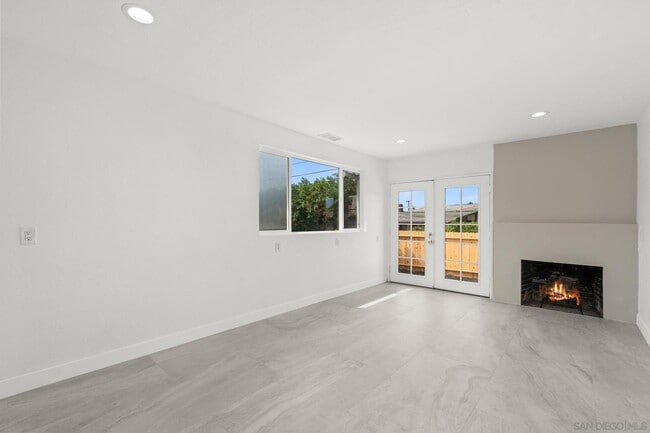 Building Photo - 614 5th Ave