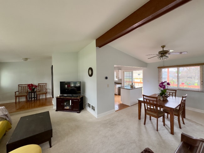 Building Photo - 111 White Oak Dr