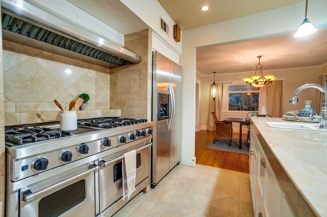 Building Photo - 3131 E Corto Pl