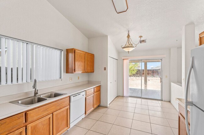 Building Photo - 2616 W Kassandra Pl