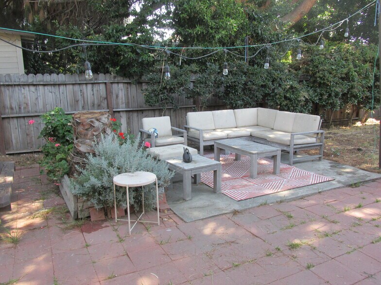 Backyard seating area - 1223 N Hoover St