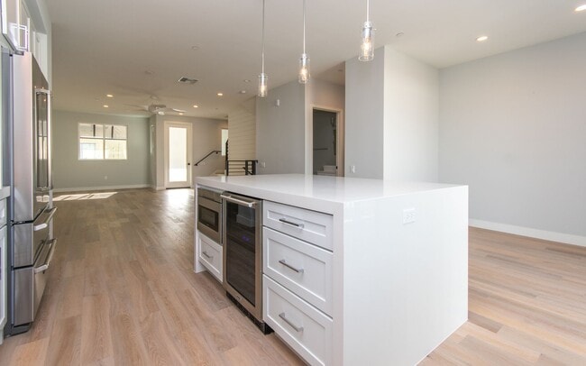 Building Photo - Want to live in the Carlsbad Village!