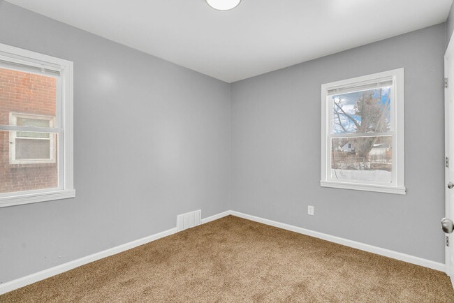 Building Photo - 4712 Cadieux Rd