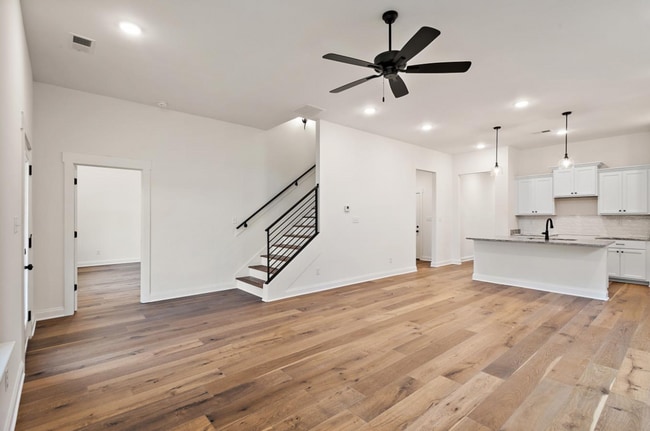 Building Photo - 6520 Benjamin Cv