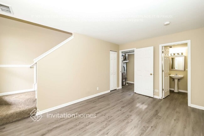 Building Photo - 180 E Big Horn Dr