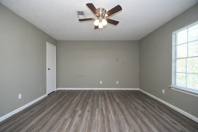 Building Photo - 379 Richvale Ln
