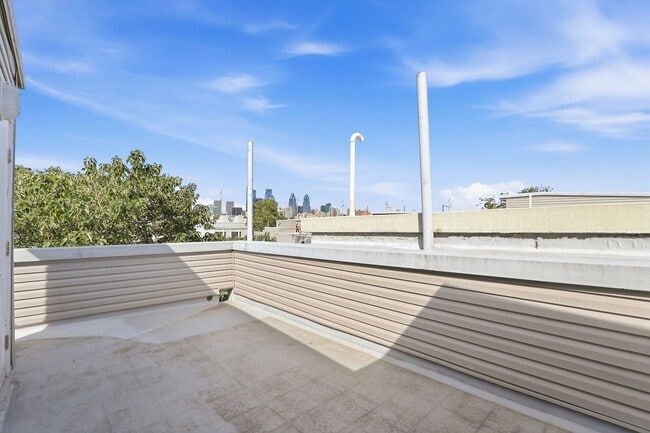 Building Photo - 2647 Latona St