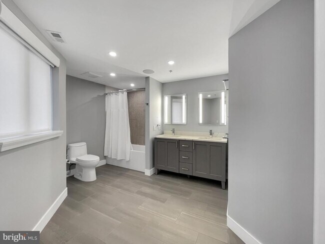 Building Photo - 4801 Hampden Ln