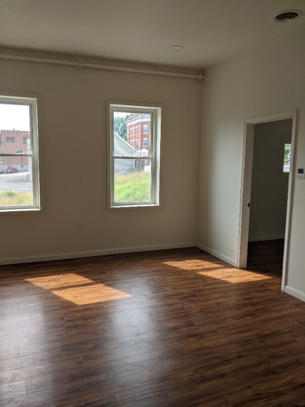 Building Photo - 518 N State St
