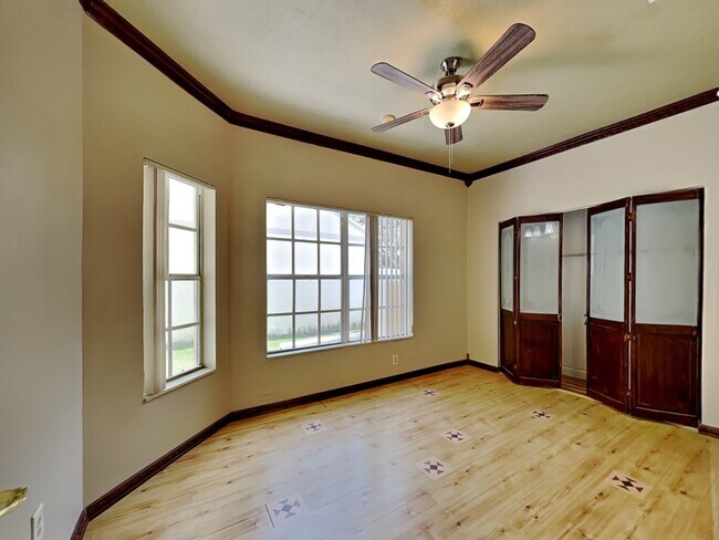 Building Photo - 1421 SW 85th Ave