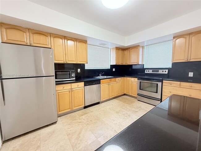 Primary Photo - 1316 NE 105th St