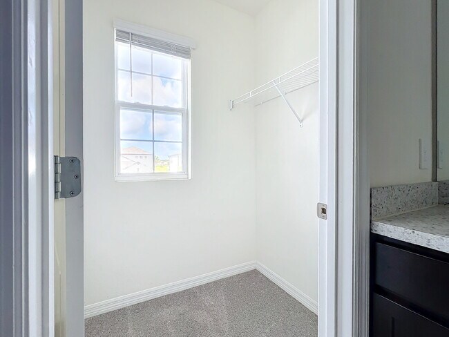 Building Photo - 12744 Lateral Root Dr
