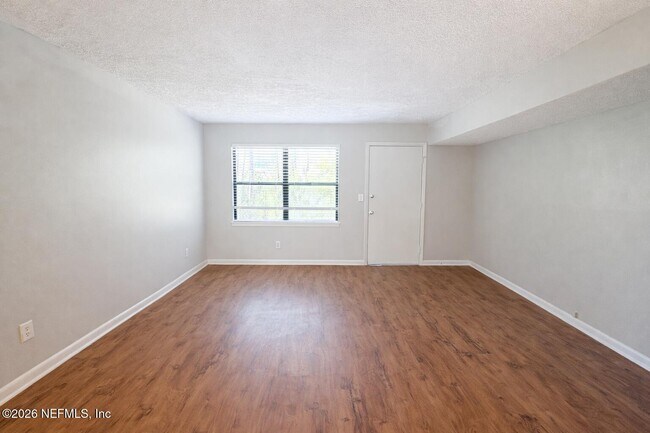 Building Photo - 1357 Kingsley Ave