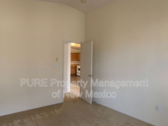 Building Photo - 915 Blackbird Dr SW