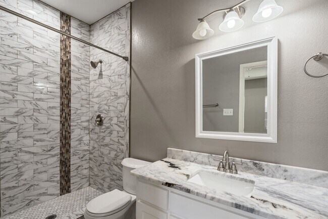 Building Photo - 1013 Tesoro Hills