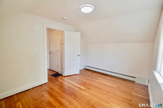 Building Photo - 314 Knowlton St