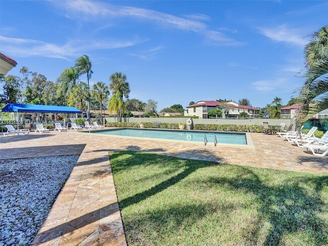 Building Photo - 8511 Casa Del Lago