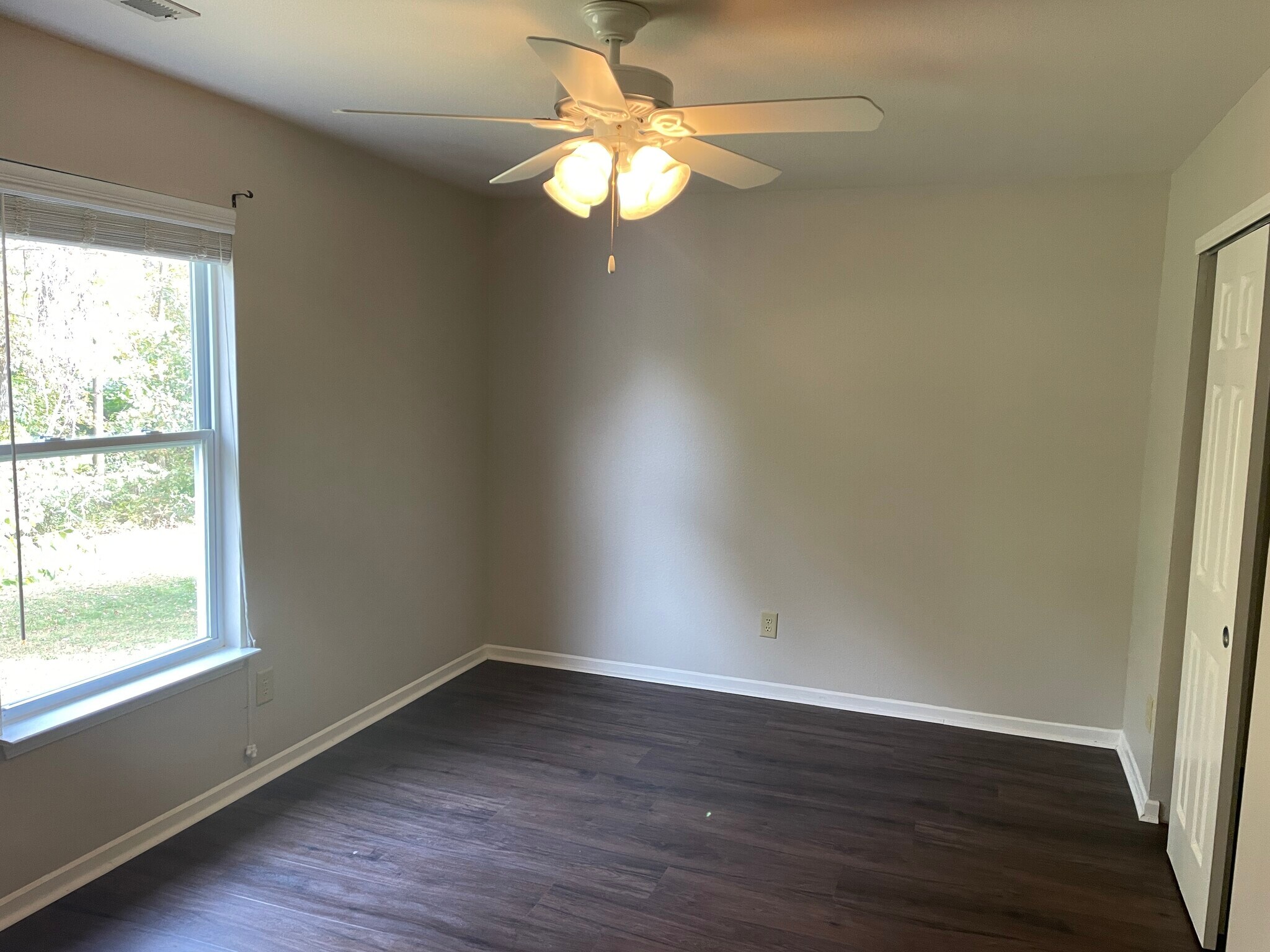 Building Photo - 557 Lakeside Valley Dr