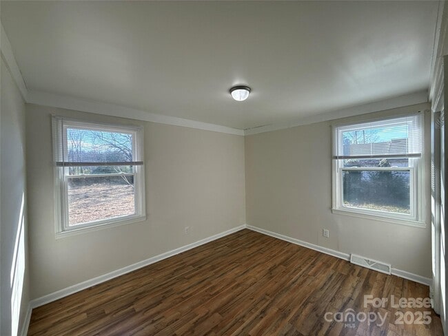 Building Photo - 6005 Waxhaw Hwy