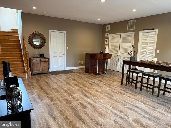 Building Photo - 2142 Capstone Cir