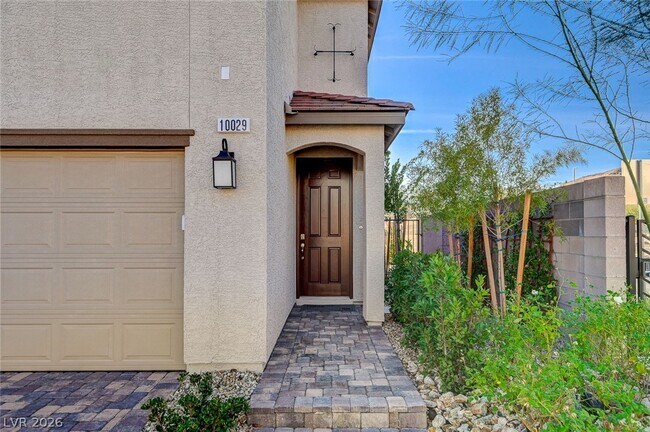 Building Photo - 10029 Luna River Ave