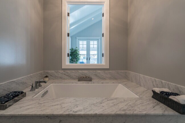 Building Photo - California Coastal Awaits: Luxurious Custom 3-Bedroom Home with Marble Touches on Balboa Island