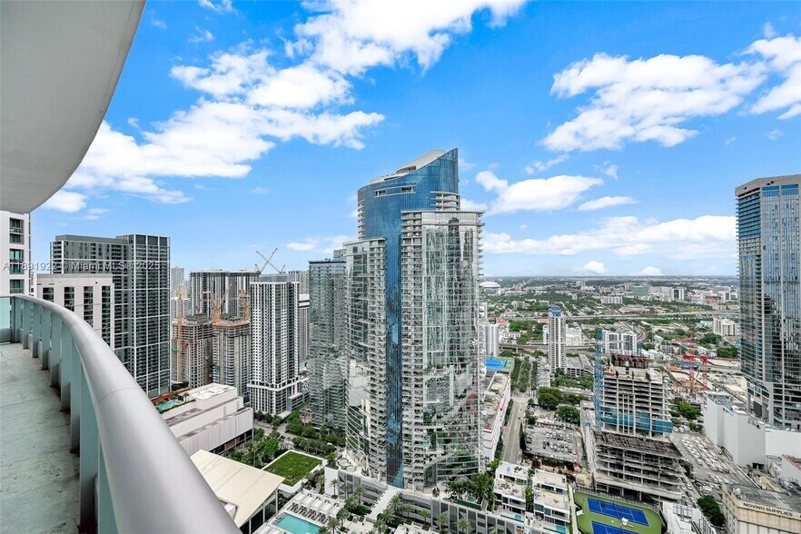 Building Photo - 900 Biscayne Blvd