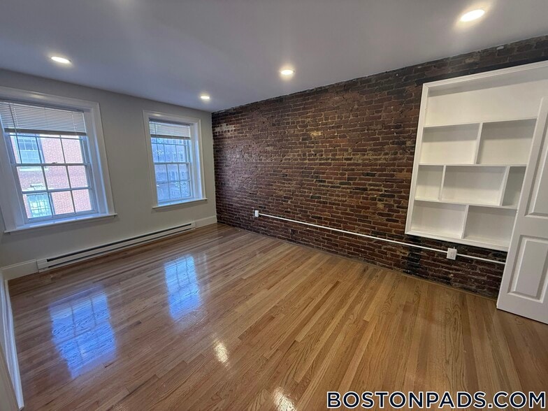 Building Photo - 88 W Cedar St