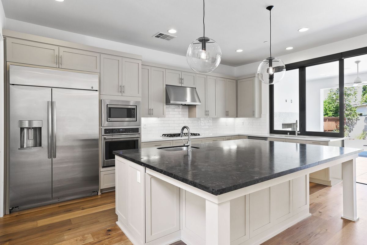 Building Photo - 1650 Murano Pl