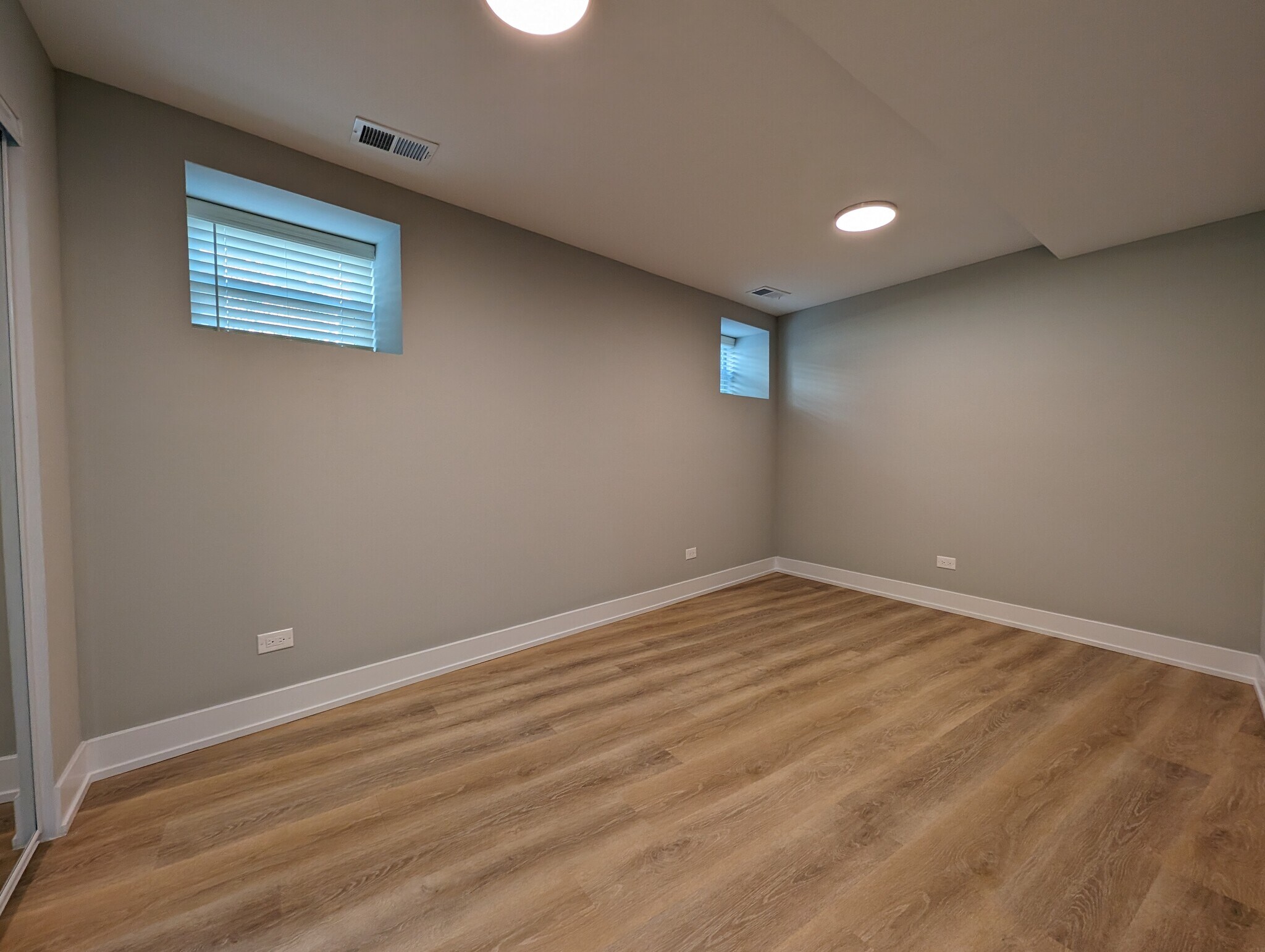 Building Photo - 423 W Belden Ave