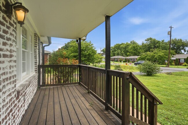 Building Photo - Move-In Ready East Nashville Home Just Minutes from Downtown