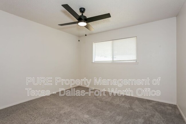 Building Photo - 409 Cousins Ln