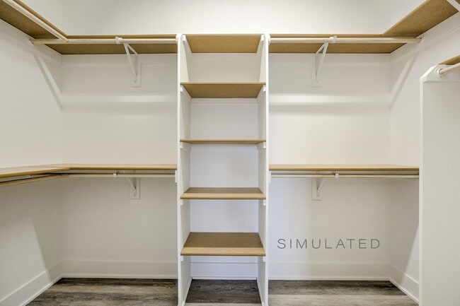 Building Photo - Luxury Townhome