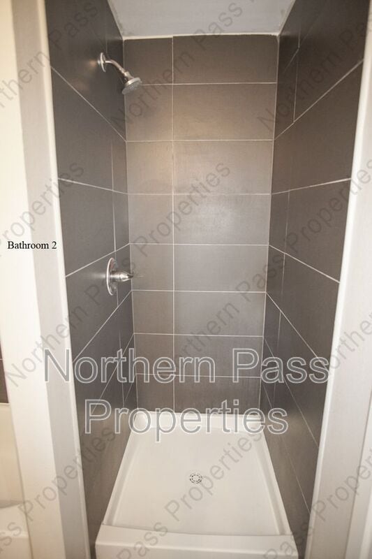 Building Photo - 4200 Camelot Heights Dr