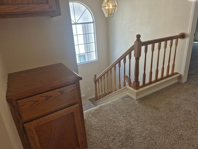 Building Photo - Adorable 3 bedroom 2.5 bath home