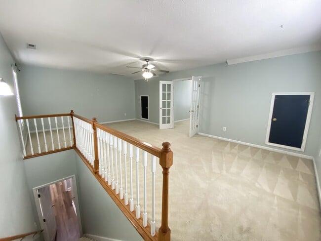 Building Photo - 346 Cresthaven Dr