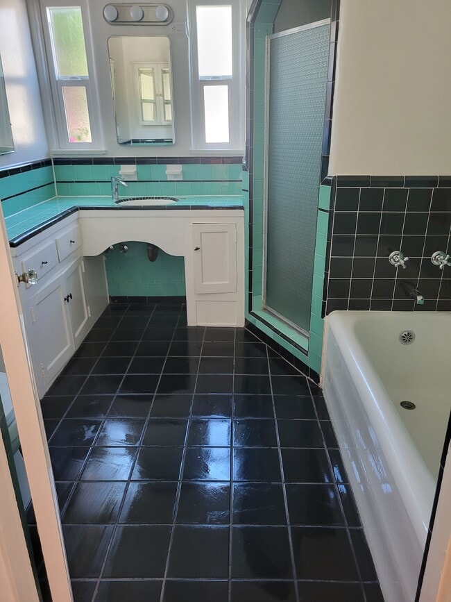 Building Photo - 346 N Alfred St