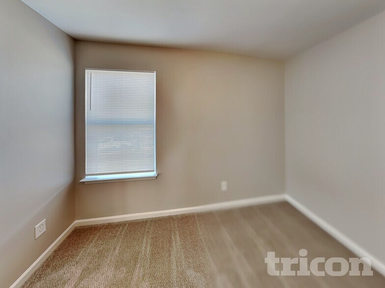 Building Photo - 120 Altondale Dr