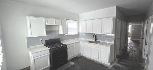 Building Photo - 7131 S Wood St