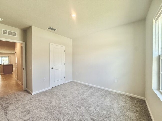 Building Photo - 499 Voltaire Dr