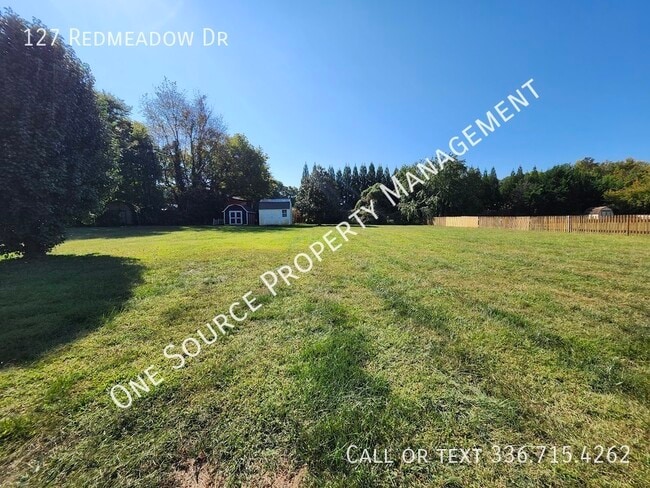 Building Photo - 127 Redmeadow Dr