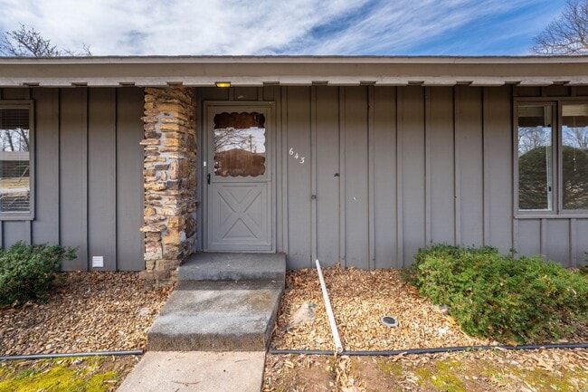 Building Photo - Hickory Village 55 Plus, LLC - 3700 E Cherry St Springfield, MO 65809
