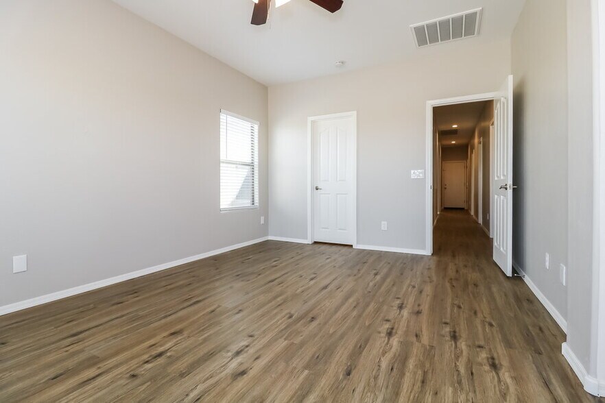Building Photo - 6095 S 255th Dr
